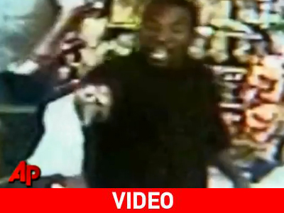 Καρέ-καρέ επίθεση πελάτη σε ένοπλο ληστή σε κατάστημα των ΗΠΑ