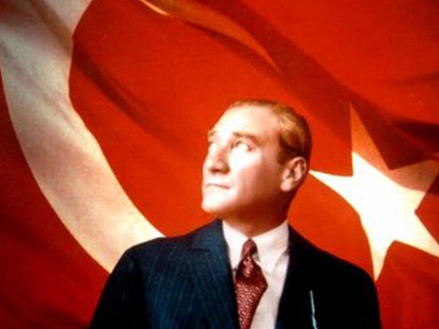 Γαλανόλευκη σημαία ήθελε ο Κεμάλ