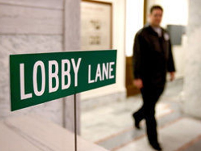 «Στη φόρα» βγάζει ο Obama τους «λομπίστες»