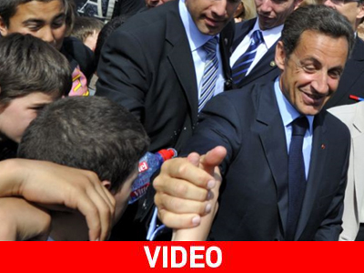 Πέταξαν μπουκάλι στον Sarkozy