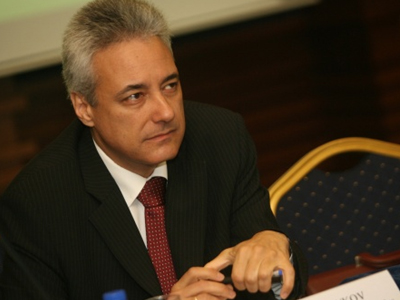 Στηρίζει την απόφαση της Γαλλίας για τους Ρομά