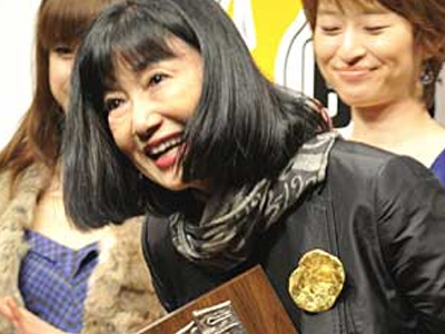 Μετά τους «εξωγήινους» ήρθαν… τα τζιν παντελόνια