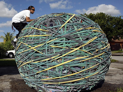 Η μεγαλύτερη λαστιχένια μπάλα στον κόσμο