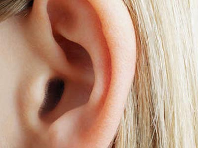 Της έραψαν το αυτί στα… οπίσθια