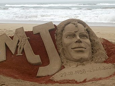 «Moneywalking» στον τάφο του Μ. Τζάκσον