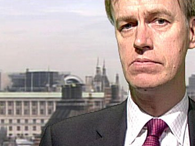 Σε σταθερή κατάσταση ο Βρετανός πρώην υπουργός που μαχαιρώθηκε στο στομάχι