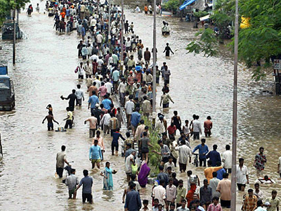 Τα νερά υποχωρούν, η καταστροφή αποκαλύπτεται