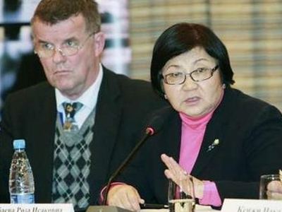 Προσωρινή πρόεδρος του Κιργιστάν η Roza Otunbayeva