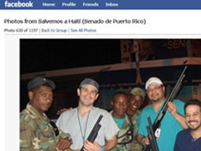 Γιατροί «πόζαραν» για φωτογραφίες μέσα στην καταστροφή