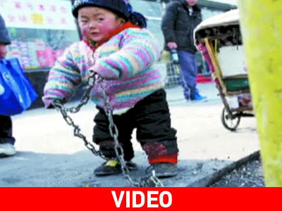 Η αληθινή ιστορία του αγοριού που το έδεσαν με αλυσίδες