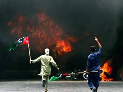 Αιματηρές συγκρούσεις μεταξύ οπαδών κομμάτων στο Πακιστάν