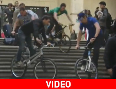 «Μιούζικαλ» με ποδήλατα… από το πουθενά