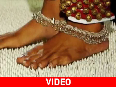 Χορεύοντας πάνω σε καρφιά