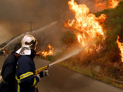 Υπό μερικό έλεγχο οι πυρκαγιές σε Ηγουμενίτσα και Κάρυστο