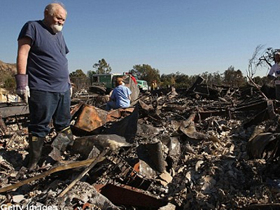 Σε ύφεση οι πυρκαγιές στην Καλιφόρνια