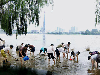 Χάος από τις πλημμύρες και στη Β. Κορέα
