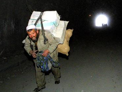 Αυξάνονται τα θύματα της χιονοστιβάδας στο Αφγανιστάν