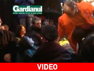 Αψιμαχίες για το «χαστούκι» του Μπασέσκου