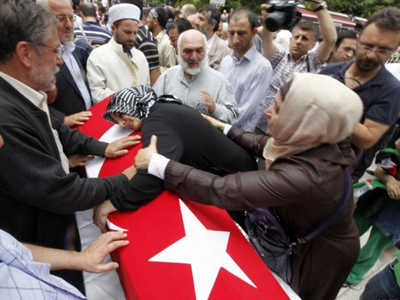 Κηδεύτηκαν στην Τουρκία τα θύματα της επίθεσης στον στολίσκο