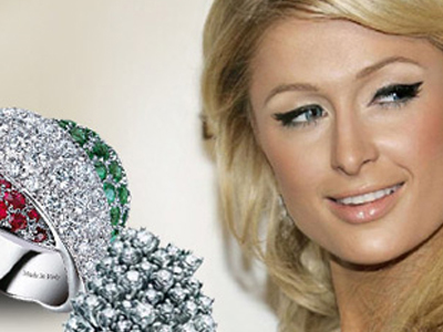 Τα κοσμήματά της… πίσω