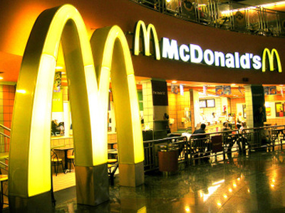 Εργαζόμενη των McDonald’s πέθανε από υπερκόπωση
