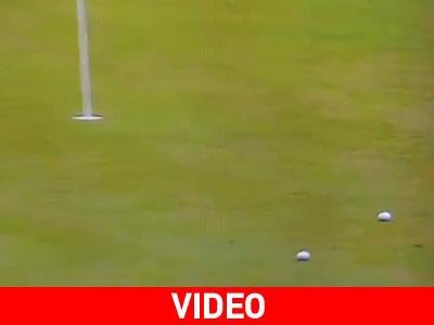 Απίστευτη βολή γκολφ με τεχνική… μπιλιάρδου