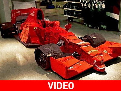 Μια Ferrari F1 φτιαγμένη από… ρούχα