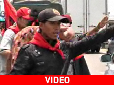 Νέες στρατηγικές υιοθετούν τα «Κόκκινα Πουκάμισα»