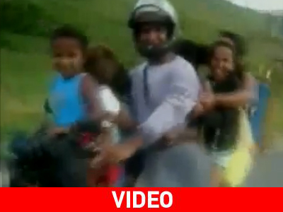 Πόσα άτομα χωράνε πάνω σε ένα μηχανάκι;