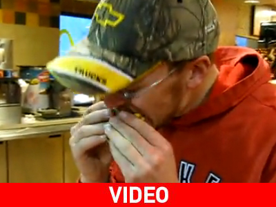 Έφαγε το μπέργκερ σε 10’’