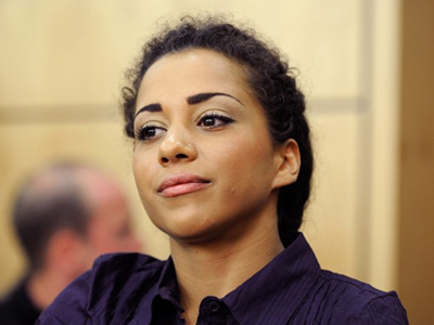 Δεν μπαίνει φυλακή η ποπ σταρ που μετέδιδε τον ιό του AIDS