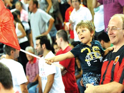 Από πατέρα σε γιο ο εθνικισμός