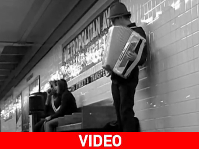 Είναι αυτή η Lady GaGa στο Μετρό της Ν. Υόρκης;