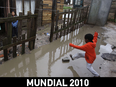 Πλημμύρες και πυρκαγιές στις παραγκουπόλεις του Κέιπ Τάουν