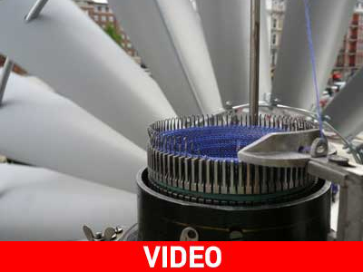 Κασκόλ που έπλεξε ο… αέρας