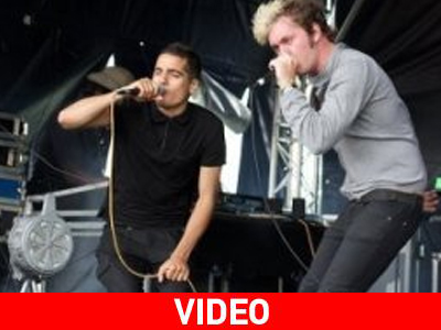 «Βουτιά» θανάτου τραγουδιστή σε συναυλία