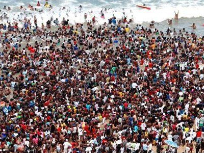 Πάμε όλοι (μα όλοι) μαζί σε μια παραλία…