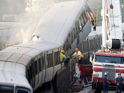 Πολύνεκρο σιδηροδρομικό δυστύχημα στην Ισπανία Πολύνεκρο σιδηροδρομικό δυστύχημα στην Ισπανία