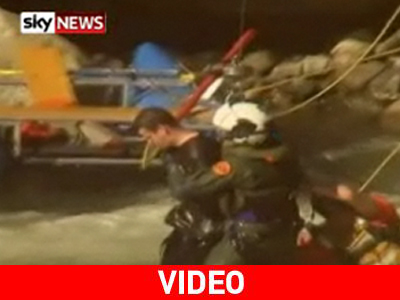 Καρέ-καρέ διάσωση νεαρού από ορμητικά νερά ποταμού