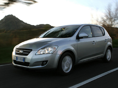 Η ΚΙΑ ανακαλεί 56.000 οχήματα του μοντέλου cee’d