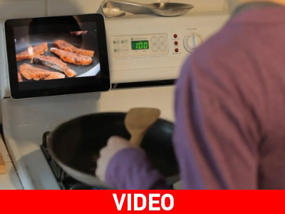 iPad + αυτοκόλλητη ταινία = Love For Ever