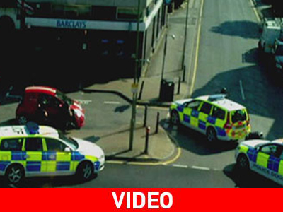 Συνελήφθη ο ένοπλος που εισέβαλε σε τράπεζα στην Μ. Βρετανία