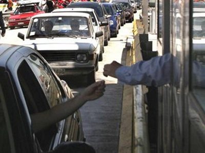 Γυρίζουν την πλάτη στην ακριβή Αττική Οδό οι οδηγοί