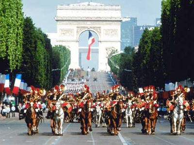 Δύσκολοι καιροί για πολυδάπανες εθνικές εορτές