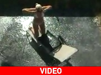 Γιατί «τα πήρε» η κοπέλα με το μπικίνι;