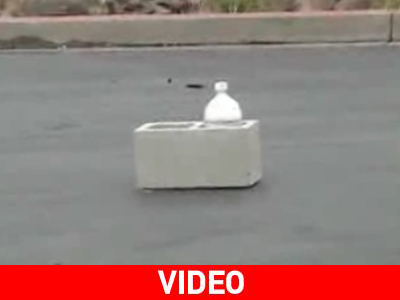 Διαλύστε έναν τσιμεντόλιθο χωρίς να τον αγγίξετε…