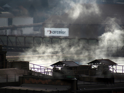 Τραυματίες από έκρηξη σε χαλυβουργείο