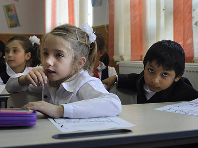 Πρόστιμο σε δασκάλα που δεν δέχτηκε στην τάξη της κορίτσι Ρομά
