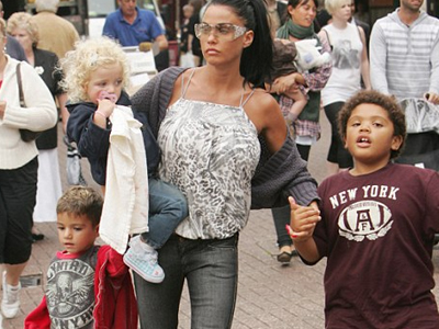 Πάμε «άτα» για… διαφήμιση;