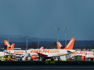 Η τέφρα απειλεί εκ νέου τις αερομεταφορές